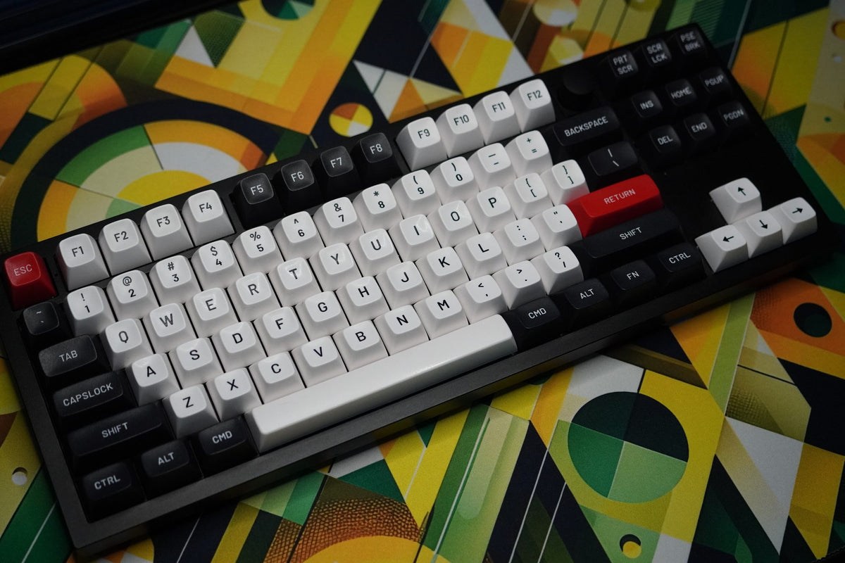 A Keychron Q3 HE with white and black keycaps