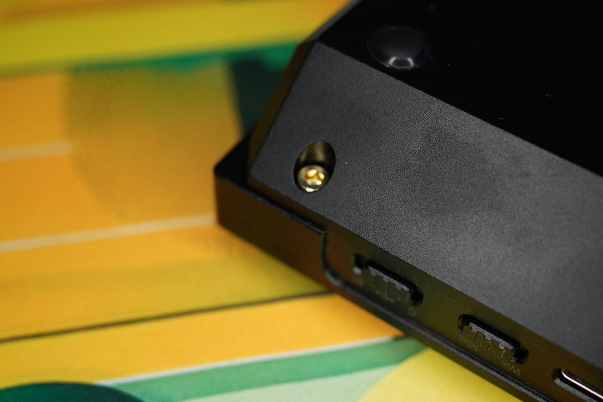 Refitting a case screw